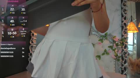 Snapshot of skinny_linda chatting on February 8, 2025, 4:14 pm   online show from February 8, 2025, 4:14 pm