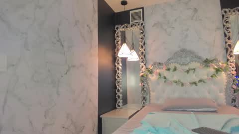 Snapshot of skinny_linda chatting on February 24, 2025, 10:15 am   online show from February 24, 2025, 10:15 am