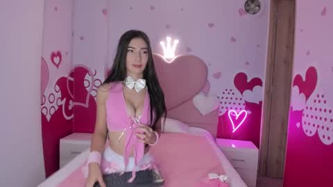 Snapshot of skinny_linda chatting on March 12, 2025, 10:16 am   online show from March 12, 2025, 10:16 am