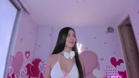 Snapshot of skinny_linda chatting on March 12, 2025, 4:24 pm   online show from March 12, 2025, 4:24 pm