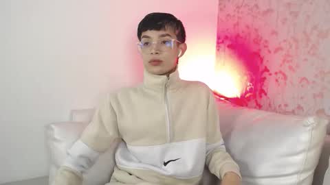 Snapshot of skinny_office chatting on February 8, 2026, 12:52 pm David online show from February 8, 2026, 12:52 pm