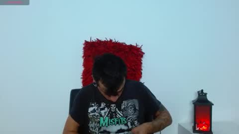 Snapshot of skinnydevil1 chatting on February 13, 2026, 3:35 am skinnydevil1 online show from February 13, 2026, 3:35 am