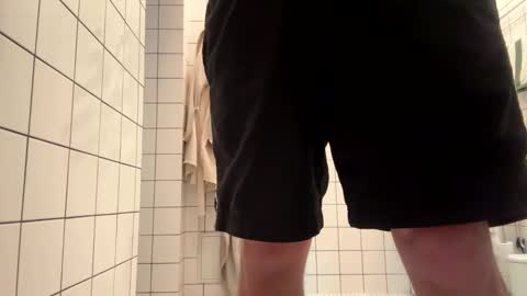 skinnyduderino online show from December 1, 2025, 10:31 am