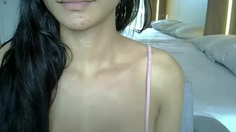 skinnykittencam online show from October 19, 2025, 1:34 pm