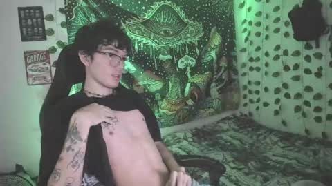 skiny_dann online show from April 17, 2026, 4:37 am