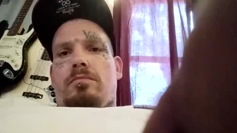 Snapshot of skinz038 chatting on April 18, 2026, 4:11 pm Skinz038 online show from April 18, 2026, 4:11 pm