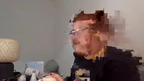 Snapshot of sklave_s chatting on November 18, 2025, 12:09 pm sklave_s online show from November 18, 2025, 12:09 pm