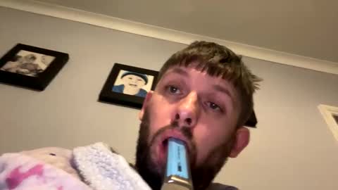 skuzzy25 online show from February 8, 2025, 11:24 pm