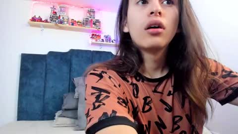Snapshot of sky_liink chatting on February 8, 2025, 9:36 pm Santiago online show from February 8, 2025, 9:36 pm