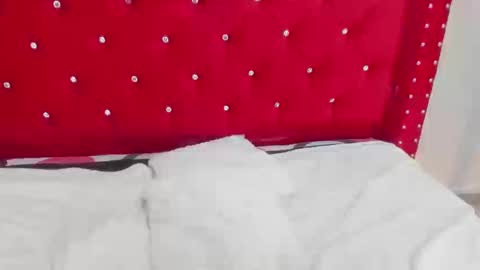 Snapshot of sky_ls chatting on September 17, 2025, 4:08 pm sky_ls online show from September 17, 2025, 4:08 pm