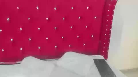 Snapshot of sky_ls chatting on September 22, 2025, 3:36 pm sky_ls online show from September 22, 2025, 3:36 pm