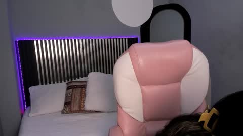 S O F I  online show from October 21, 2025, 2:40 pm