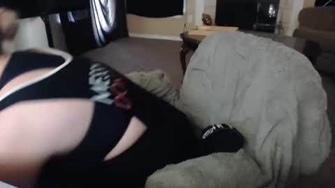 SKYLE   online show from September 14, 2025, 7:35 pm