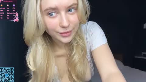 Skye online show from October 31, 2025, 6:42 pm