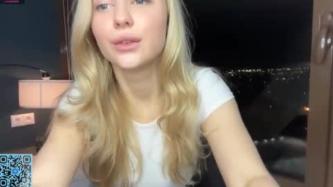 Skye online show from November 2, 2025, 7:05 pm