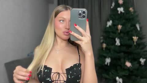 Snapshot of skyffi chatting on November 30, 2025, 7:18 pm GARRY AND SOPHIA online show from November 30, 2025, 7:18 pm