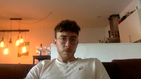 skyisthelimit1995 online show from September 14, 2025, 9:41 am