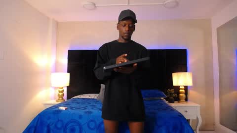 Snapshot of skylerbigxxx chatting on April 29, 2026, 5:00 am SKYLERBIGXXX online show from April 29, 2026, 5:00 am