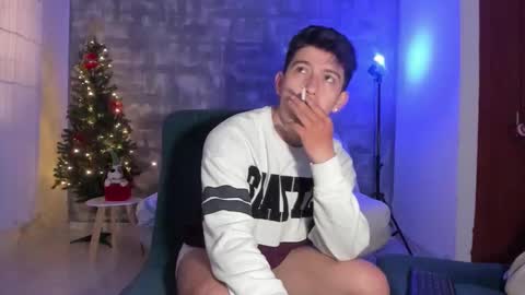 Snapshot of skyrid3r chatting on December 3, 2025, 5:55 pm Skyrider online show from December 3, 2025, 5:55 pm