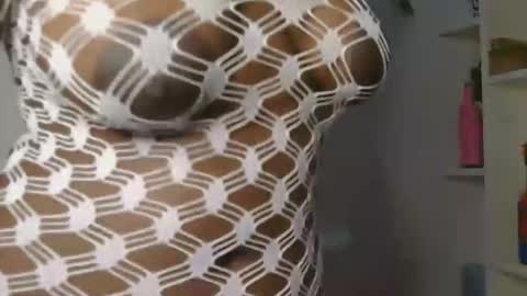 Bella online show from February 16, 2025, 5:26 am