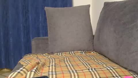 Bella online show from November 30, 2025, 8:02 pm