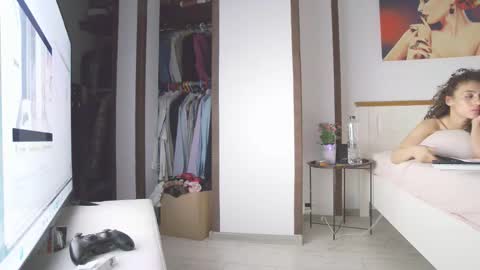 Yara online show from April 19, 2026, 7:05 pm