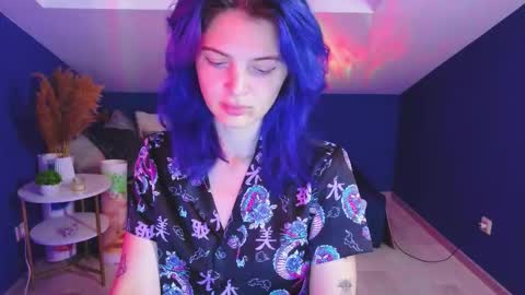 Snapshot of slayq777 chatting on October 11, 2025, 9:24 pm Emilia online show from October 11, 2025, 9:24 pm
