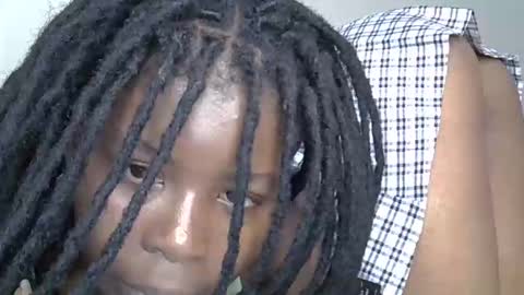 sleciah online show from November 21, 2025, 6:50 pm