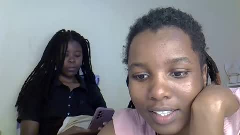 sleciah online show from November 22, 2025, 10:25 am