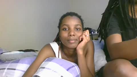 sleciah online show from November 23, 2025, 2:39 pm