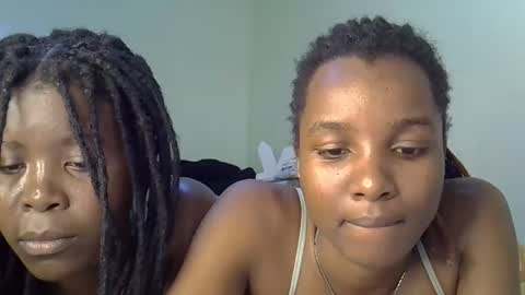 sleciah online show from December 21, 2025, 7:32 pm