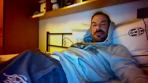 Snapshot of slevin1983 chatting on April 14, 2026, 10:32 am slevin online show from April 14, 2026, 10:32 am