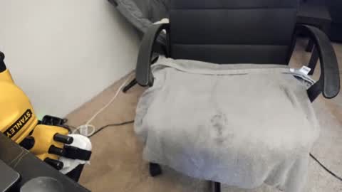 Snapshot of slimguerrilla chatting on February 25, 2025, 8:09 pm Slimguerrilla online show from February 25, 2025, 8:09 pm