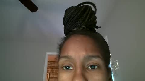 Snapshot of slimmmgooodiexoxo chatting on November 11, 2025, 12:27 pm slimmmgooodiexoxo online show from November 11, 2025, 12:27 pm