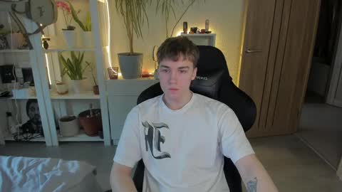 Snapshot of slippery_baby chatting on February 10, 2025, 10:53 am Mila online show from February 10, 2025, 10:53 am