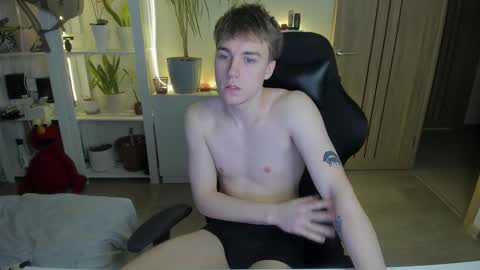 Snapshot of slippery_baby chatting on February 11, 2025, 3:51 pm Mila online show from February 11, 2025, 3:51 pm