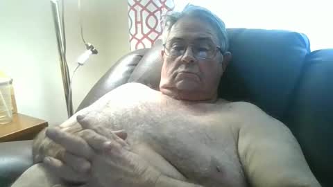 slippery_duck online show from December 14, 2025, 5:18 pm