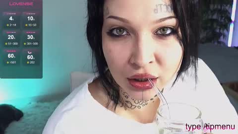 Kira Khanina online show from November 17, 2025, 1:28 pm