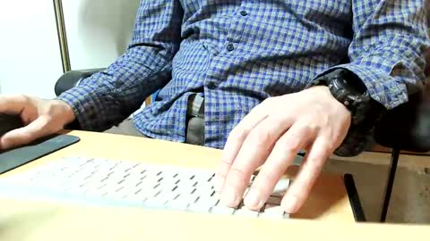 Snapshot of slogrow_uncut chatting on December 12, 2024, 6:42 pm SlowGrow Uncut online show from December 12, 2024, 6:42 pm