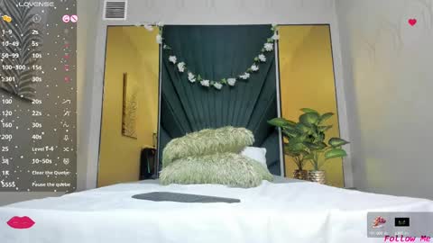 Paola  online show from February 16, 2025, 5:37 am