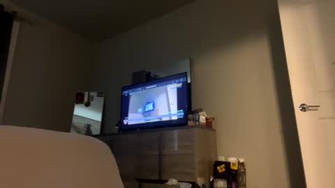 slutforu100 online show from January 4, 2025, 1:10 am