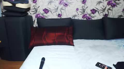 slutihmami online show from November 22, 2025, 6:40 pm