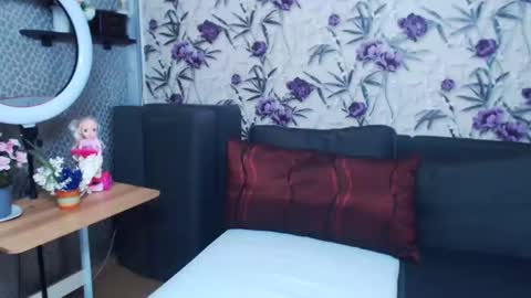 slutihmami online show from March 21, 2026, 6:07 am