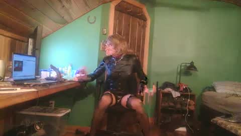 slutjennifertransxx online show from October 8, 2025, 2:42 am