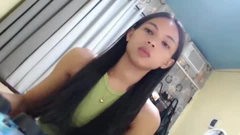 CHIE CHIE online show from May 18, 2026, 4:07 am