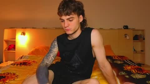 Snapshot of sly_gus chatting on June 3, 2026, 8:25 pm Gus online show from June 3, 2026, 8:25 pm