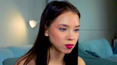 Lily online show from September 18, 2025, 1:24 pm