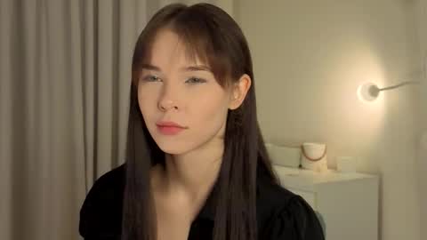 Lily online show from November 13, 2025, 1:54 pm