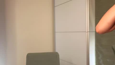 Lily online show from November 29, 2025, 1:25 pm