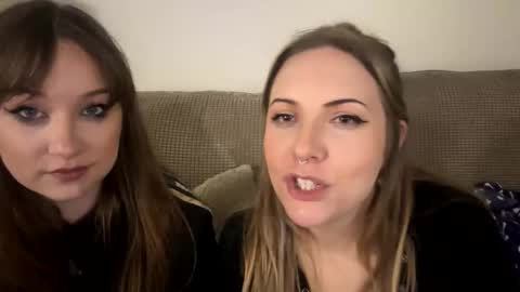 smallclitbitch333 online show from March 13, 2026, 6:53 am